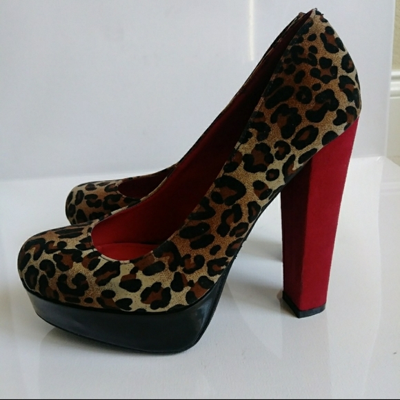 Bamboo Leopard Print Block Heels Size 7 - Picture 3 of 6